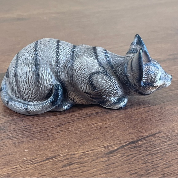 Vintage Harvey Knox Tabby Cat Figurine Ready to Pounce - Picture 3 of 7